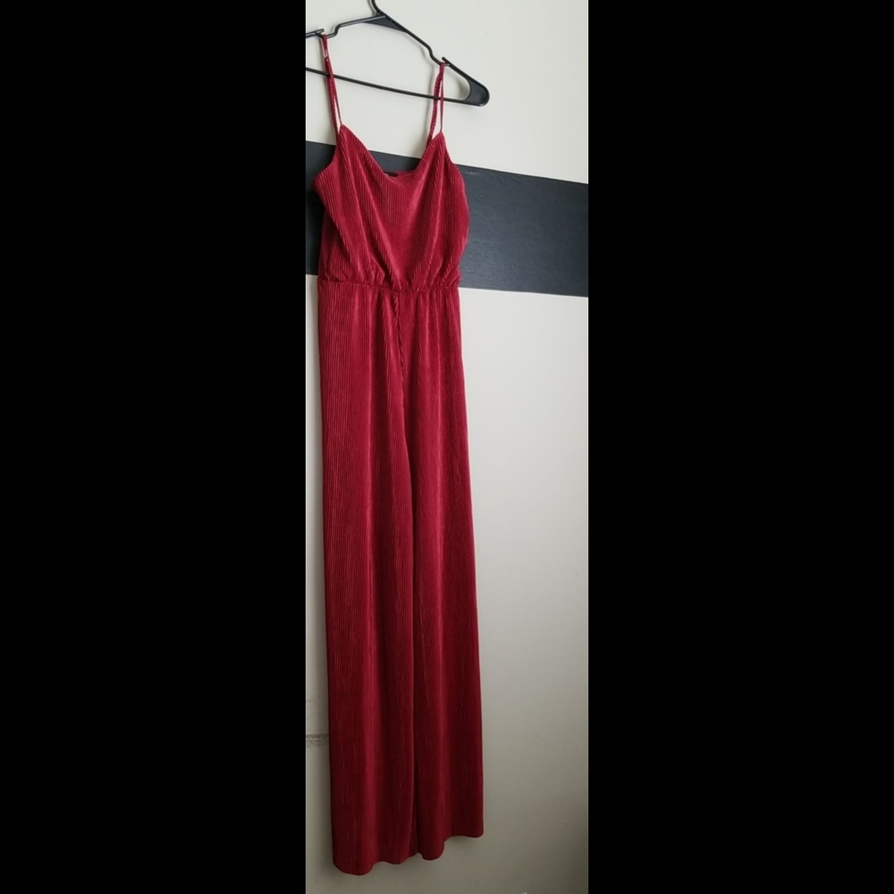 🆕️ LISTING!! NWOT FOREVER 21 CRIMSON PLISSE JUMPSUIT - Picture 6 of 16